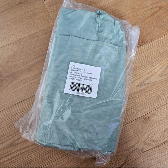 Bundle - BAGGU Seafoam Small Cloud Carry-on Bag & Keychain - Picture 4 of 5